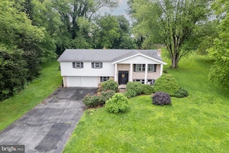 301 Lynbrook Dr N, York, PA 17402