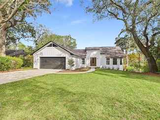 211 Dominica Cir E, Niceville, FL 32578