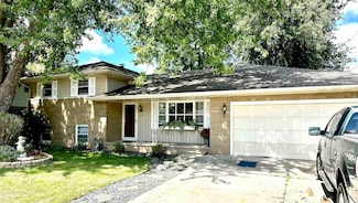 118 W Greenfield Dr, Little Chute, WI 54140