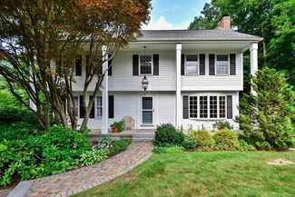 5 Maplecrest Dr, Southborough, MA 01772