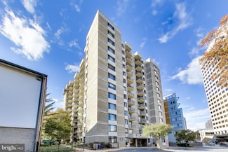 4 Monroe St Unit 911, Rockville, MD 20850