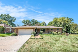 24943 Glenda St, Novi, MI 48375