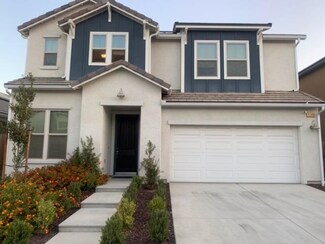 1386 E Via Viola Way, Fresno, CA 93730