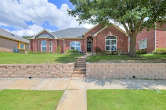 2772 Summertree Dr, Carrollton, TX 75006