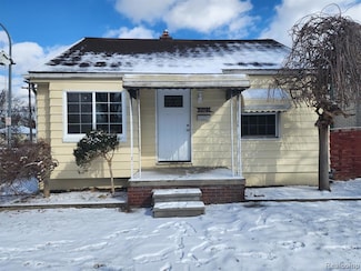 19105 Woodside St, Harper Woods, MI 48225