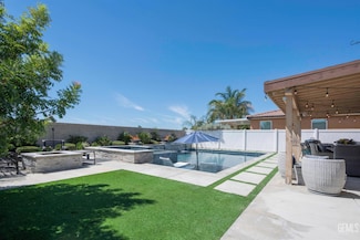 219 White Alder Dr, Bakersfield, CA 93314