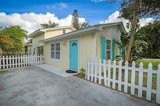 1017 SW Spruce St, Palm City, FL 34990