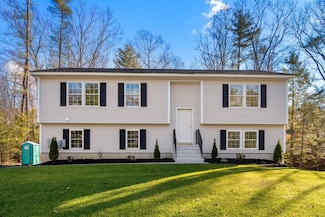104 Hilltop Dr Unit 2, Southbridge, MA 01550