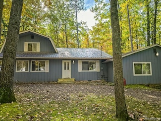 7207 Frontenac Rd, Indian River, MI 49749