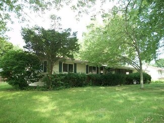 403 E Locust St, Hennepin, IL 61327