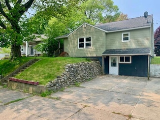 709 N Saint Paul St, Ludington, MI 49431