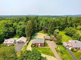 9 North St, Granby, MA 01033