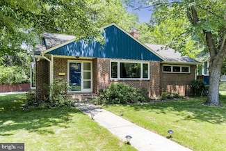 301 Pine St, Falls Church, VA 22046