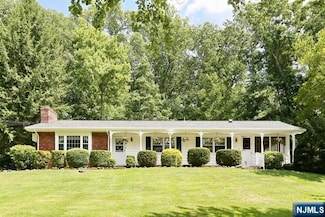 35 Ricker Dr, Ringwood, NJ 07456