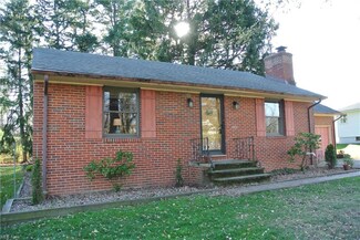 7492 Cherry St, Independence, OH 44131