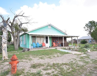501 N 8th St, Marathon, TX 79842