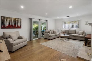 22335 Kittridge St, Woodland Hills, CA 91303