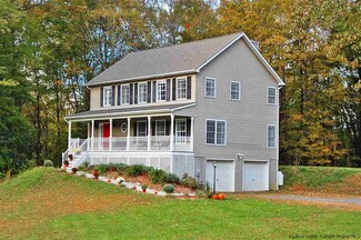 10 Hickory Hill Ln, Cottekill, NY 12419
