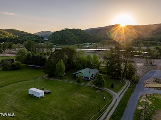 701 Bailey Ln, Erwin, TN 37650