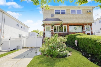 82 Bartow St, Staten Island, NY 10308
