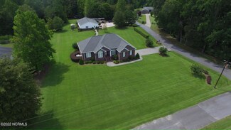 2124 Wolf Ln, Kinston, NC 28501
