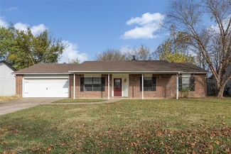 402 SW 11th St, Bentonville, AR 72712