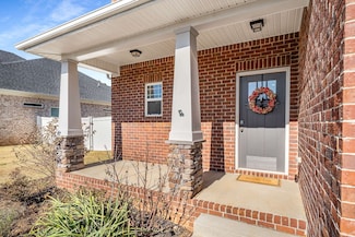 719 Reflections Ln, Pleasant View, TN 37146