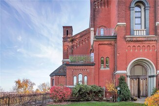 1 Pius St Unit B8, Pittsburgh, PA 15203