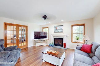 16 van Voast Ln, Schenectady, NY 12302