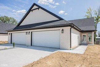 8655 Pebble Creek Dr, Newburgh, IN 47630