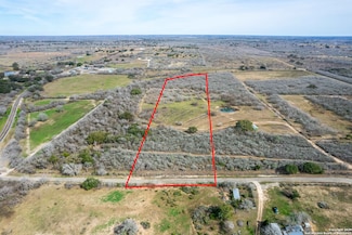 000 Mineral Cemetery Rd, Beeville, TX 78102