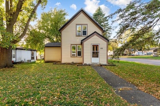 302 S Renville St, Winthrop, MN 55396