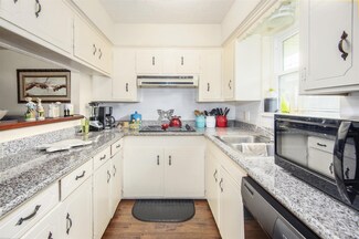 1813 Marlock Ln, Pasadena, TX 77502