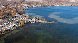 416 S Cogswell Dr Unit 18, Silver Lake, WI 53170