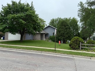 1104 10th Ave NE, Watertown, SD 57201