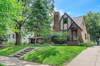 947 Stryker Ave, Saint Paul, MN 55118