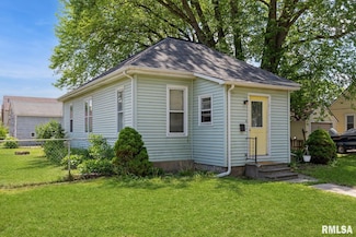 417 12th St, de Witt, IA 52742