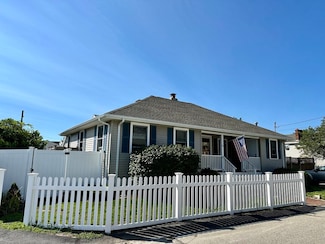 6 Adams St Winter Rental Unit 9/13-6/15, Hull, MA 02045