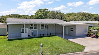 31609 Terrace Dr, Tavares, FL 32778