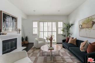 10878 Bloomfield St Unit 305, Toluca Lake, CA 91602