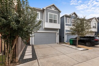 5244 Larkin St, Houston, TX 77007