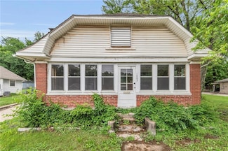 1403 S Sterling Ave, Independence, MO 64052