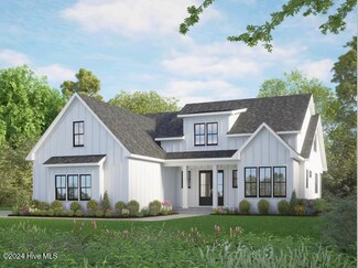 976 Crown Pointe Dr, Hampstead, NC 28443