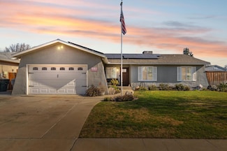 1645 Scott Cir, Clovis, CA 93611