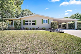 3209 Manatee Rd, Tavares, FL 32778