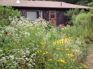 207 N Silver Ln, Sunderland, MA 01375