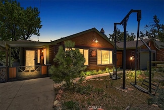 227 Santa Barbara Ave, Sugarloaf, CA 92386