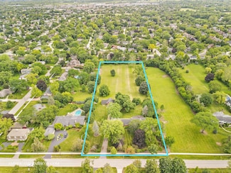 116 E Farnham Ln, Wheaton, IL 60189
