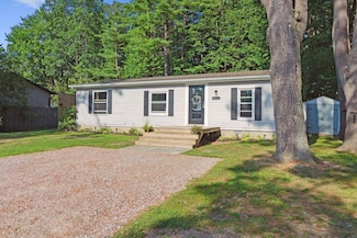 3611 N Sadler Dr, Sanford, MI 48657