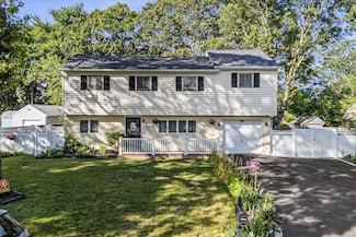 19 Colony Rd, Port Jefferson Station, NY 11776